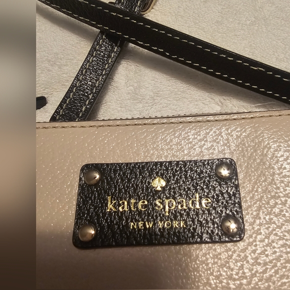 KATE SPADE NEW YORK Crossbody Shoulder  Black and Cream Handbag Purse. - Picture 7 of 11